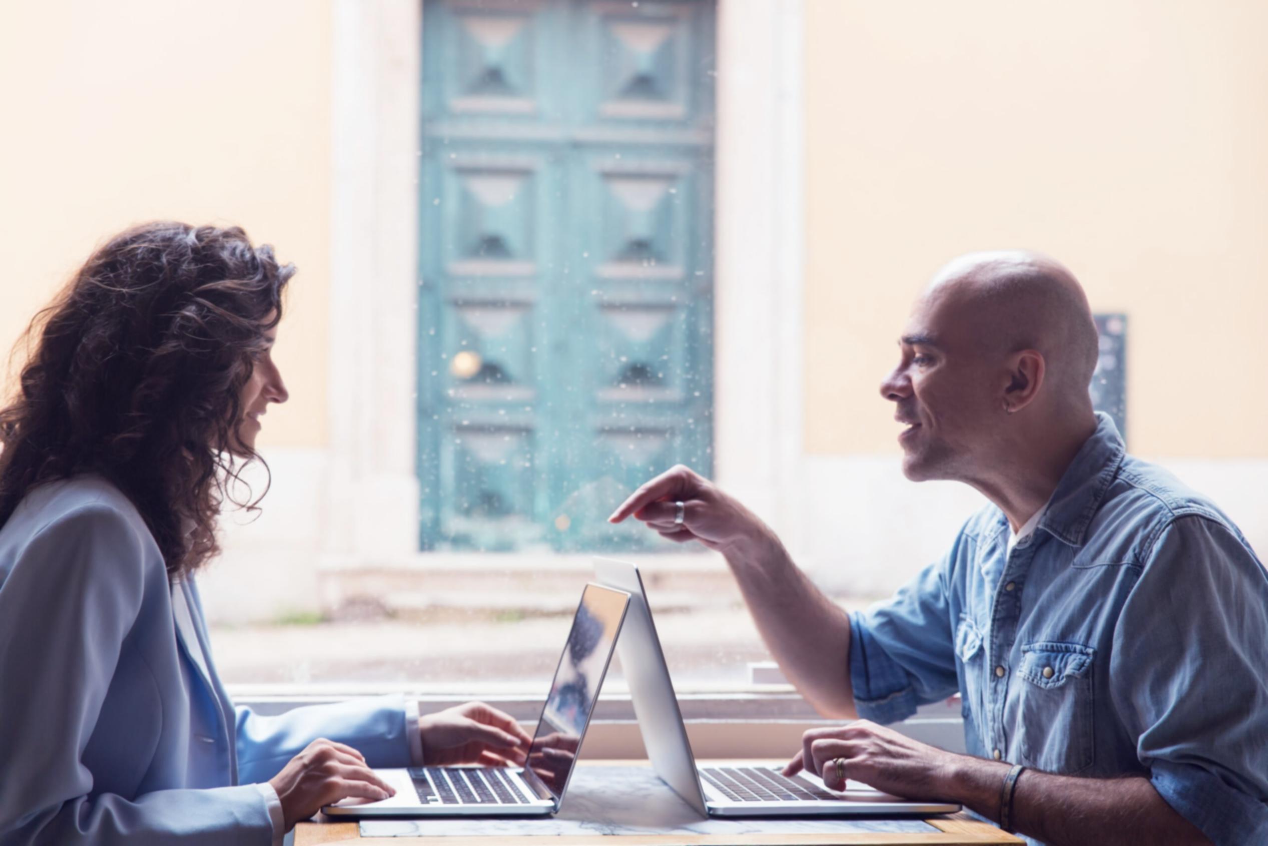 Teilnehmer beim interaktiven Webinar zur Romanentwicklung